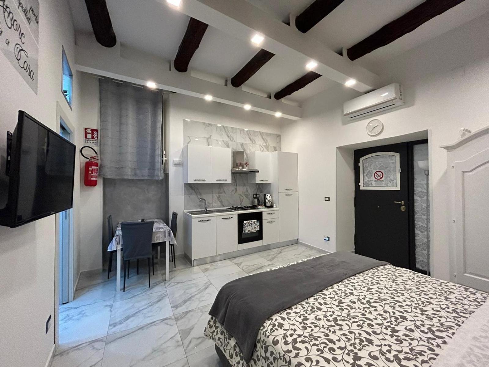 Вилла Casa Tolentino Al Centro Di Napoli Экстерьер фото